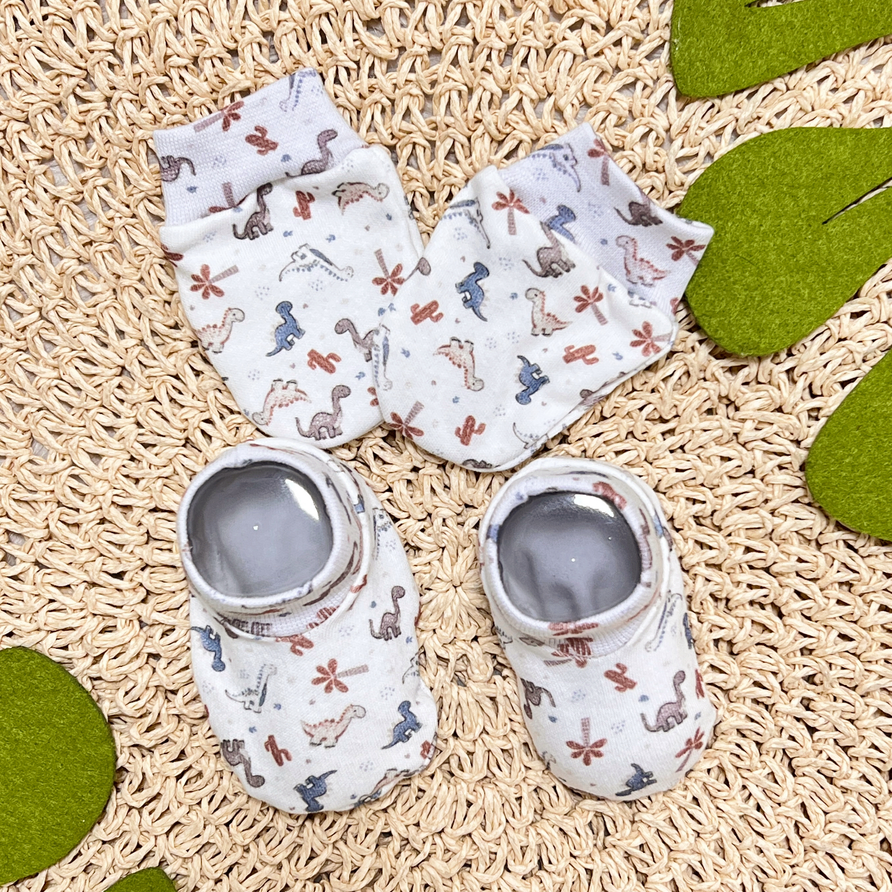  Kit Luva e Pantufas - Dinossauros Babys - Branco